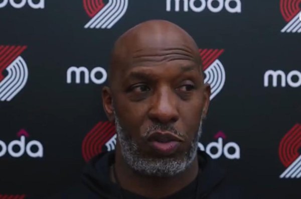 金斧子配资 继续夸，比卢普斯谈杨瀚森上场表现：他在下半场像火箭一样爆发了